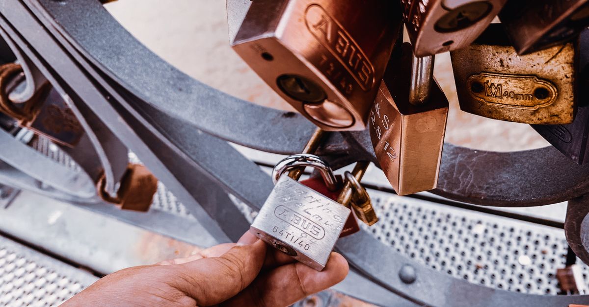 front door lock key — Indian Head Park Locksmith