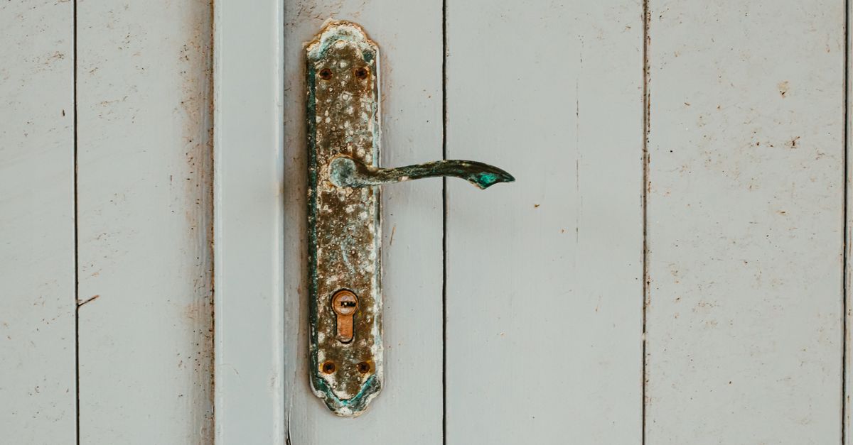 Signs Your Door Knob Lock Has Reached the End of Its Life — Indian Head Park Locksmith